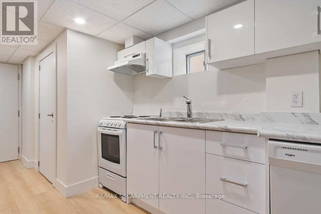 Photo 16 of Lower 206 Queen Street W, Mississauga ON