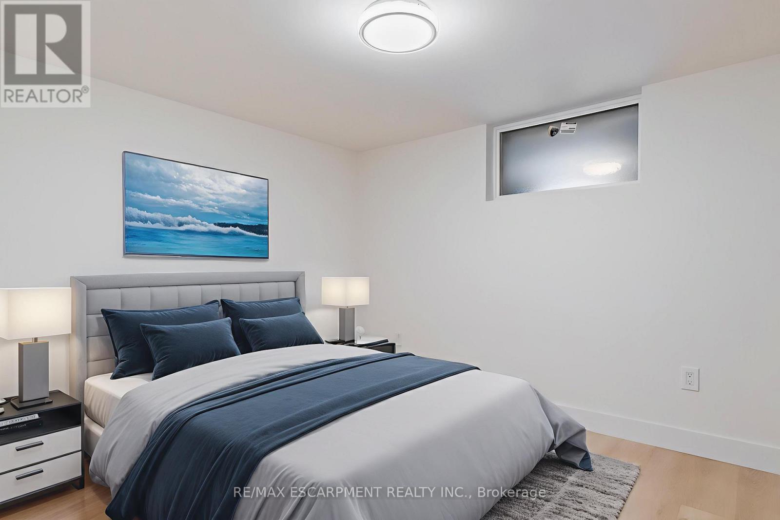 Photo 10 of Lower 206 Queen Street W, Mississauga ON