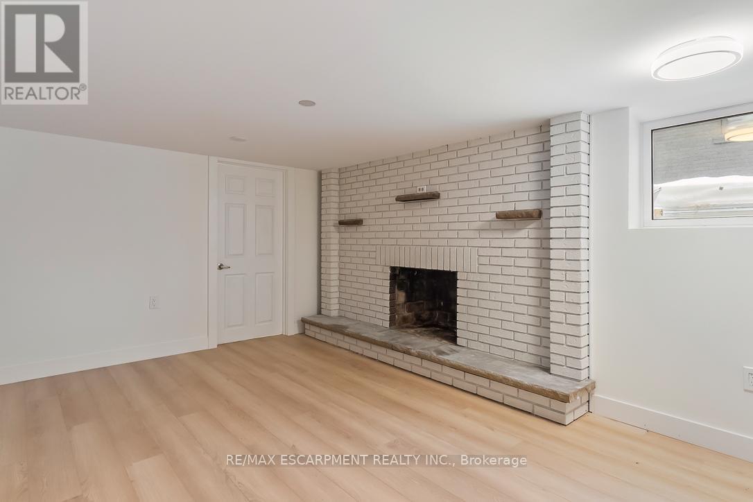 Photo 3 of Lower 206 Queen Street W, Mississauga ON