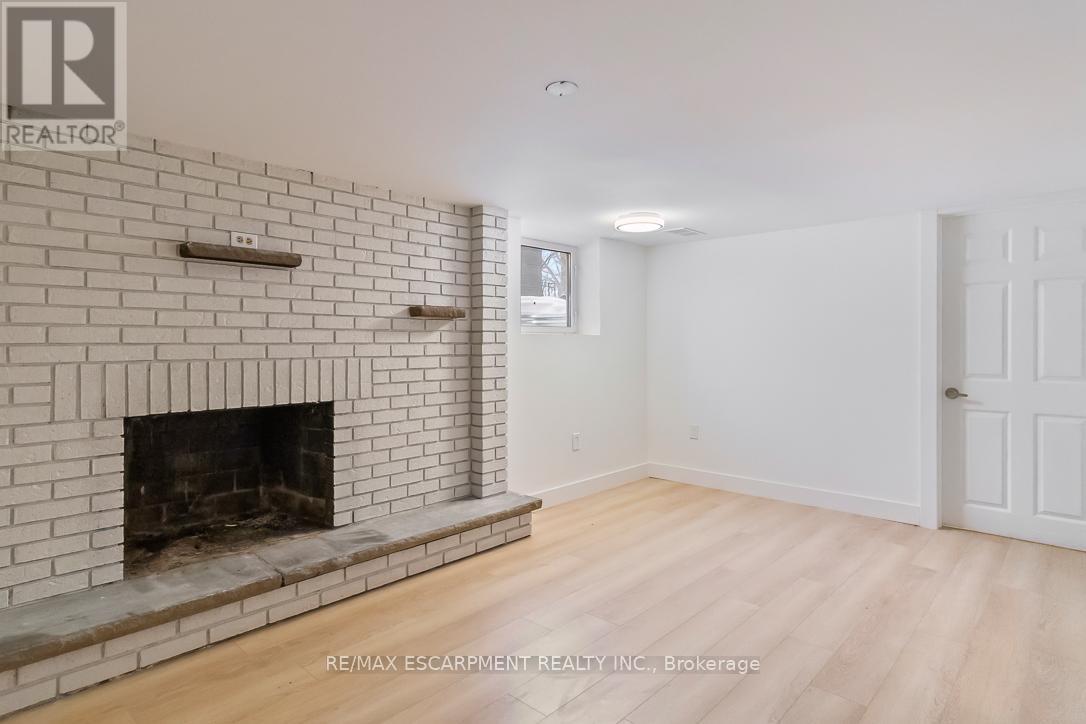 Photo 5 of Lower 206 Queen Street W, Mississauga ON