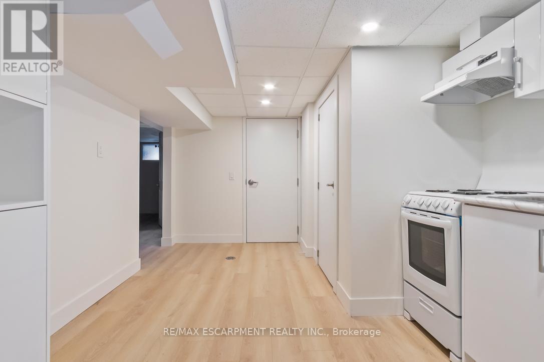 Photo 17 of Lower 206 Queen Street W, Mississauga ON