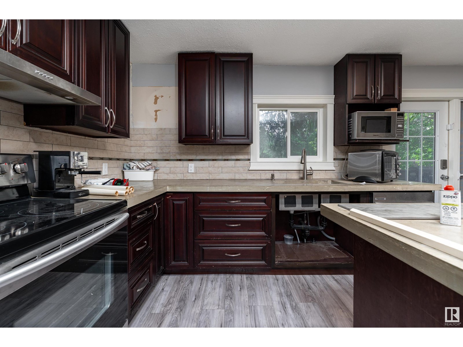 Photo 10 of 9712 209 St Nw, Edmonton AB
