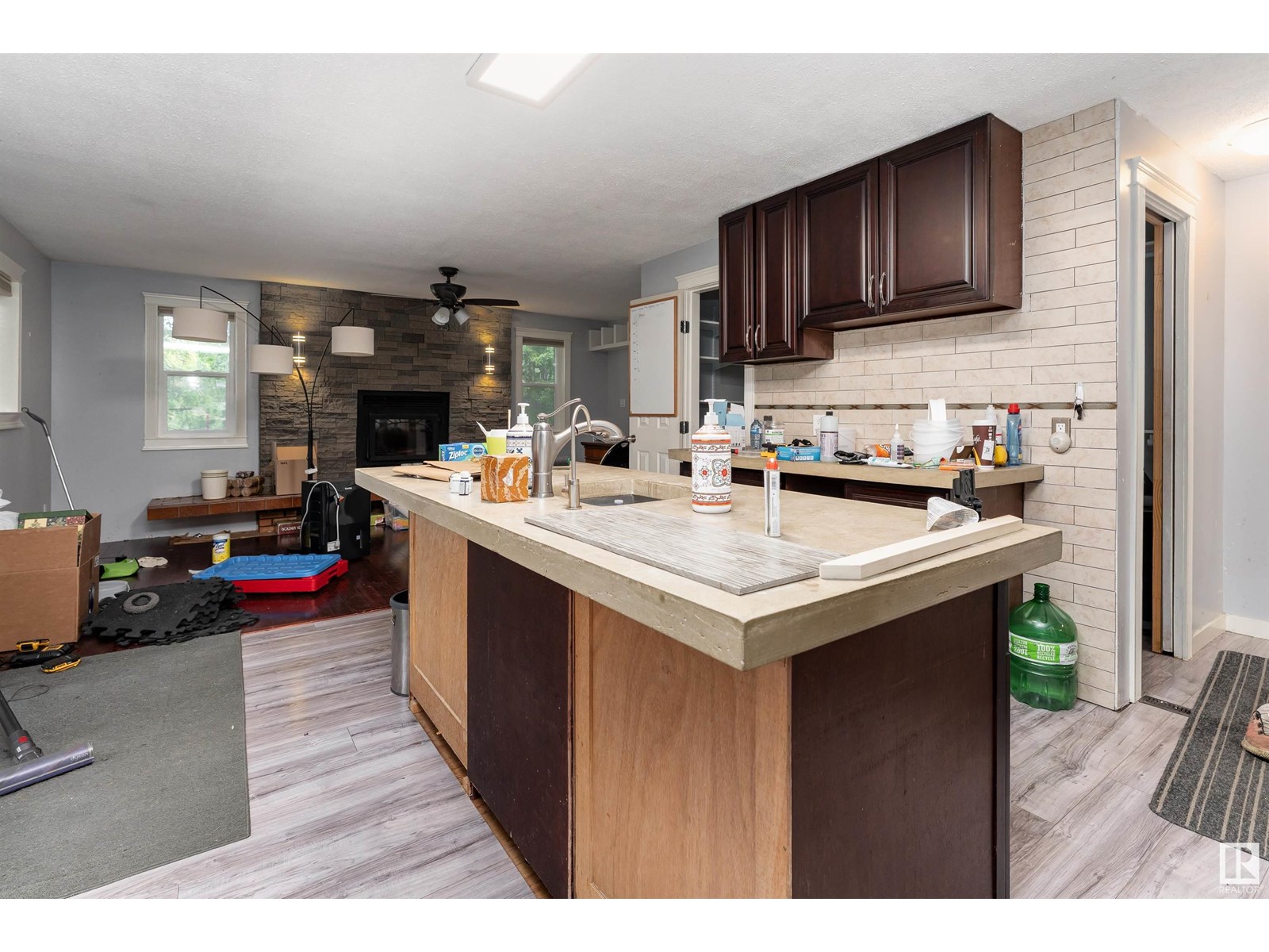 Photo 8 of 9712 209 St Nw, Edmonton AB