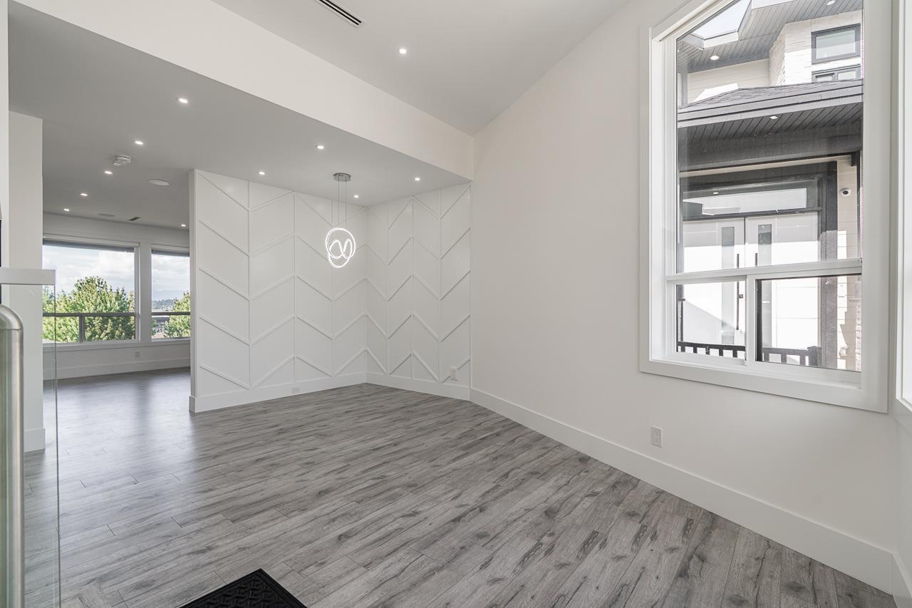 Photo 3 of 15051 63 A Avenue, Surrey BC