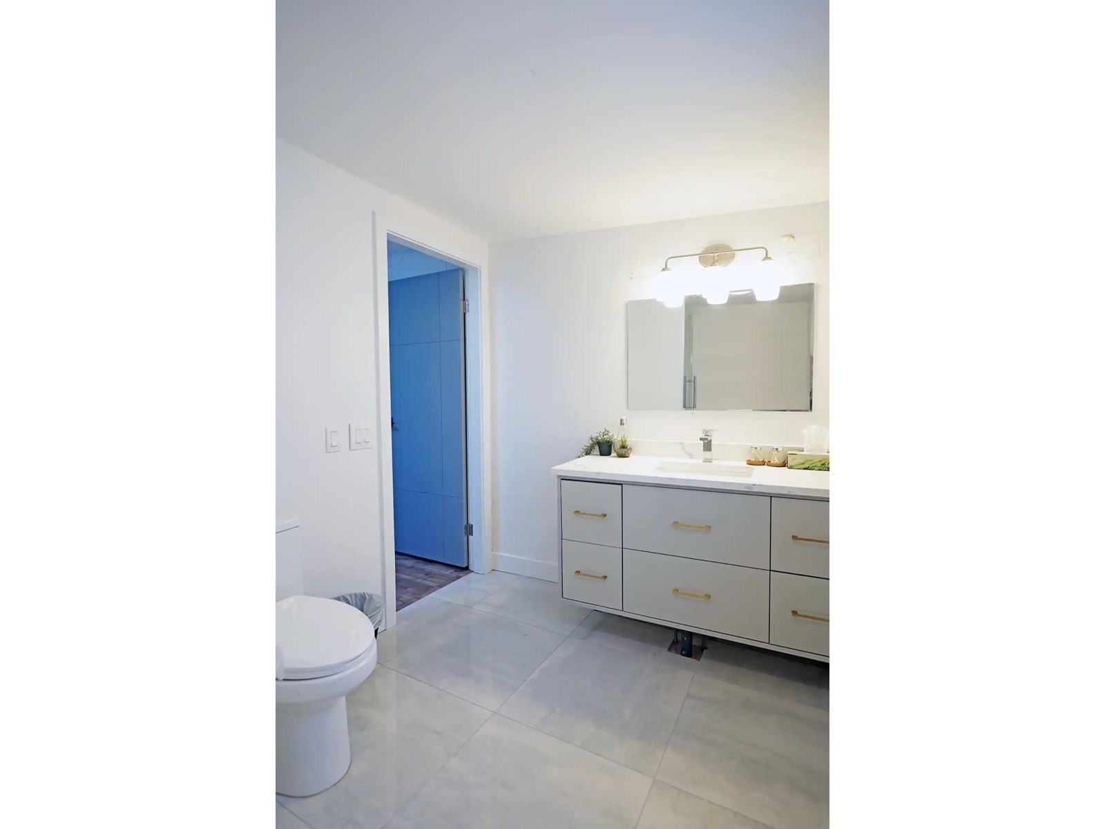 Photo 4 of 15481 Victoria Avenue, White Rock BC