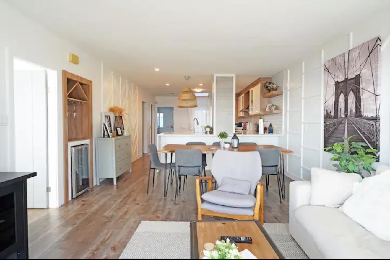 Photo 6 of 15481 Victoria Avenue, White Rock BC