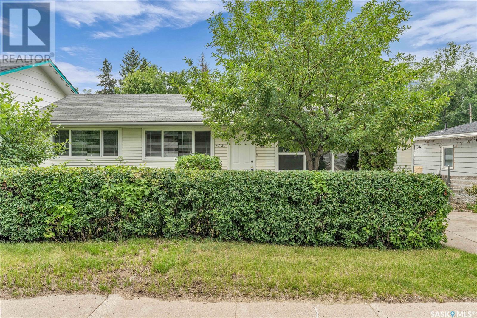 Single Family House Bungalow for Sale in  E AVENUE N Saskatoon 
