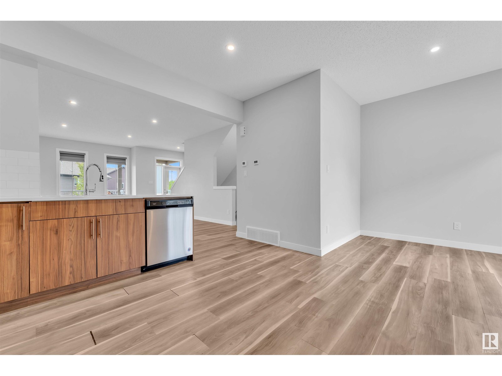 Photo 20 of 23 1051 Graydon Hill Bv Sw, Edmonton AB