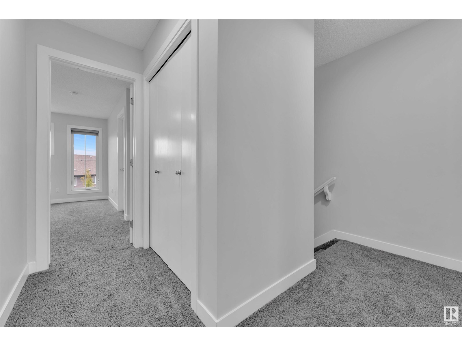 Photo 24 of 23 1051 Graydon Hill Bv Sw, Edmonton AB