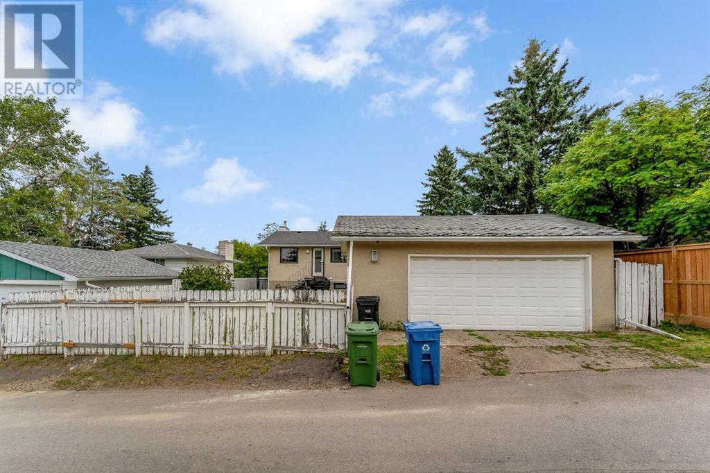 Single Family House Bi-level for Sale in  Hunterquay Way NW Huntington Hills Calgary 