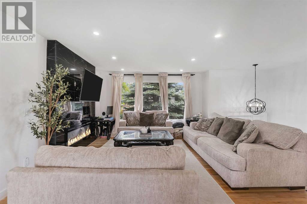 Single Family House Bi-level for Sale in  Hunterquay Way NW Huntington Hills Calgary 