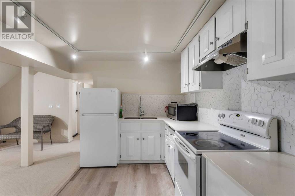 Single Family House Bi-level for Sale in  Hunterquay Way NW Huntington Hills Calgary 