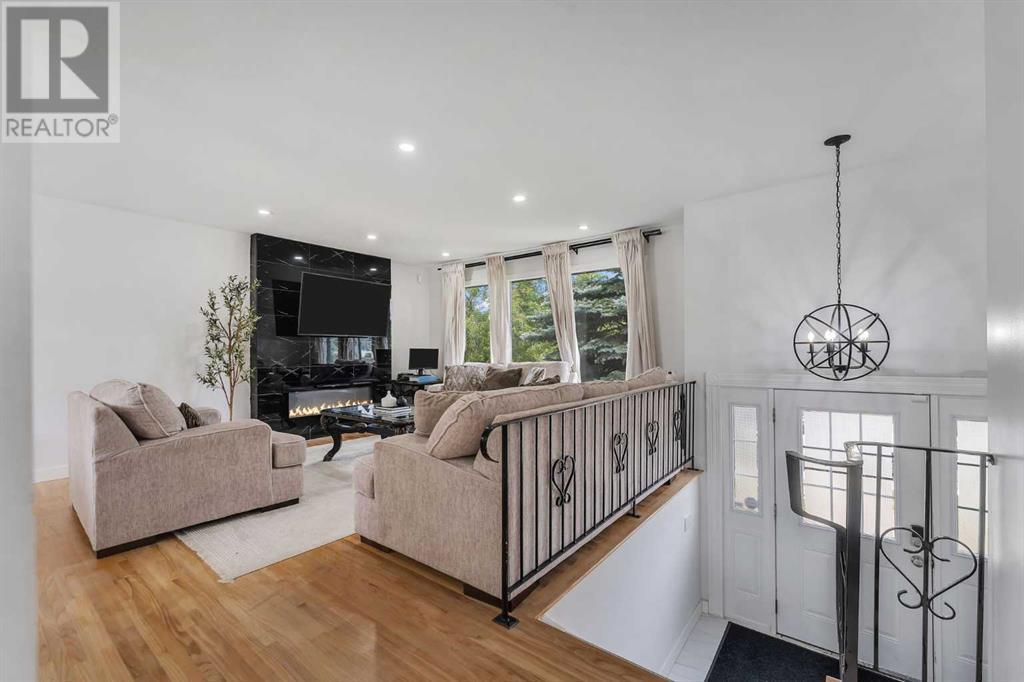Single Family House Bi-level for Sale in  Hunterquay Way NW Huntington Hills Calgary 