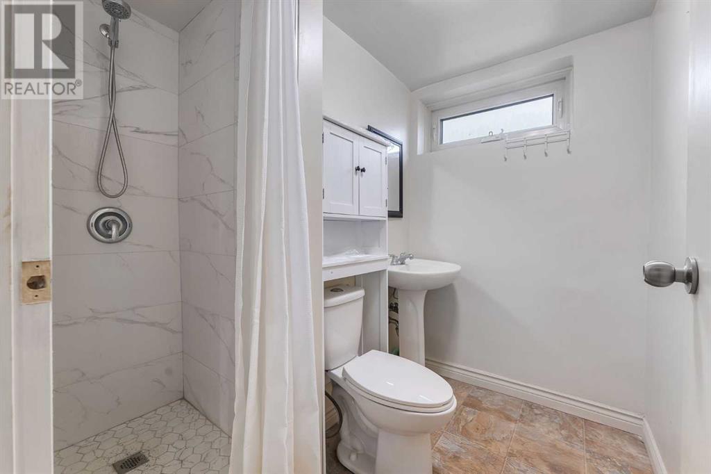 Single Family House Bi-level for Sale in  Hunterquay Way NW Huntington Hills Calgary 