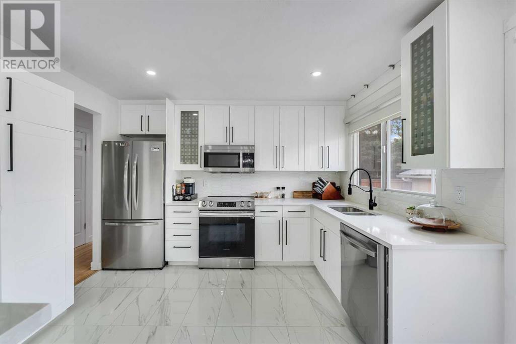 Single Family House Bi-level for Sale in  Hunterquay Way NW Huntington Hills Calgary 