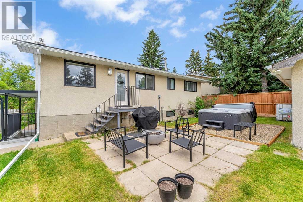Single Family House Bi-level for Sale in  Hunterquay Way NW Huntington Hills Calgary 