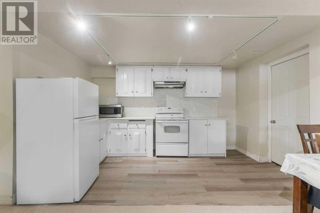 Single Family House Bi-level for Sale in  Hunterquay Way NW Huntington Hills Calgary 