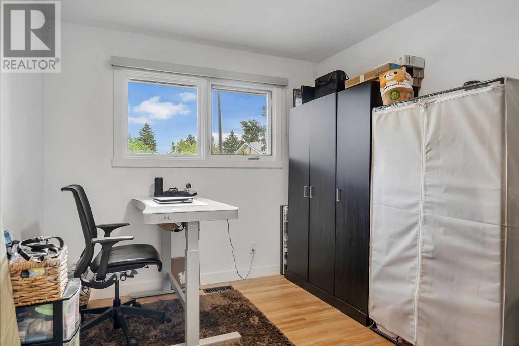 Single Family House Bi-level for Sale in  Hunterquay Way NW Huntington Hills Calgary 