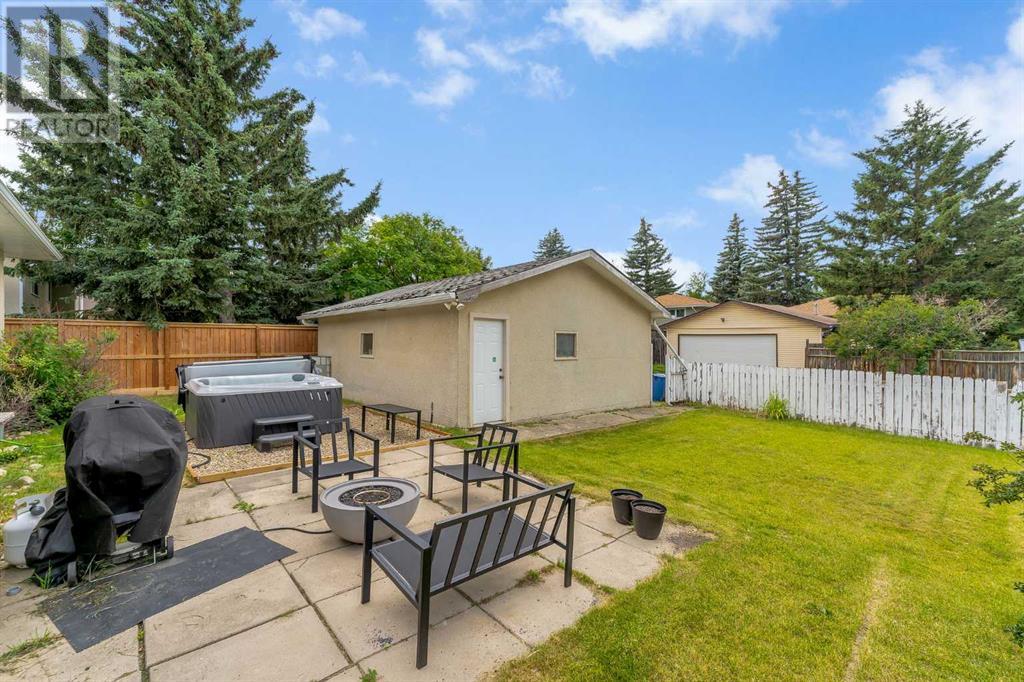 Single Family House Bi-level for Sale in  Hunterquay Way NW Huntington Hills Calgary 
