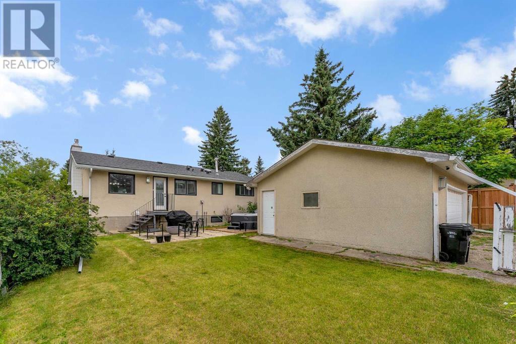 Single Family House Bi-level for Sale in  Hunterquay Way NW Huntington Hills Calgary 
