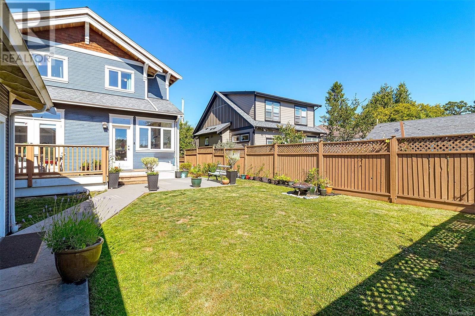 Photo 37 of 9625 Seventh St, Sidney BC