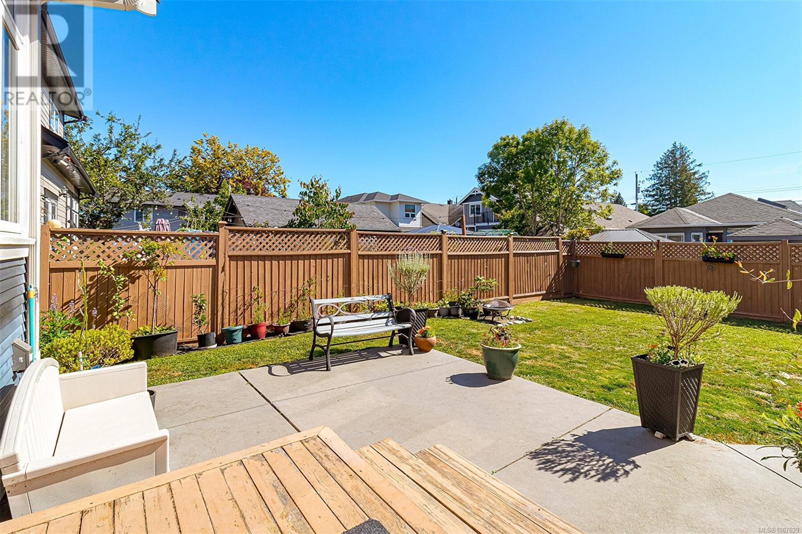 Photo 33 of 9625 Seventh St, Sidney BC