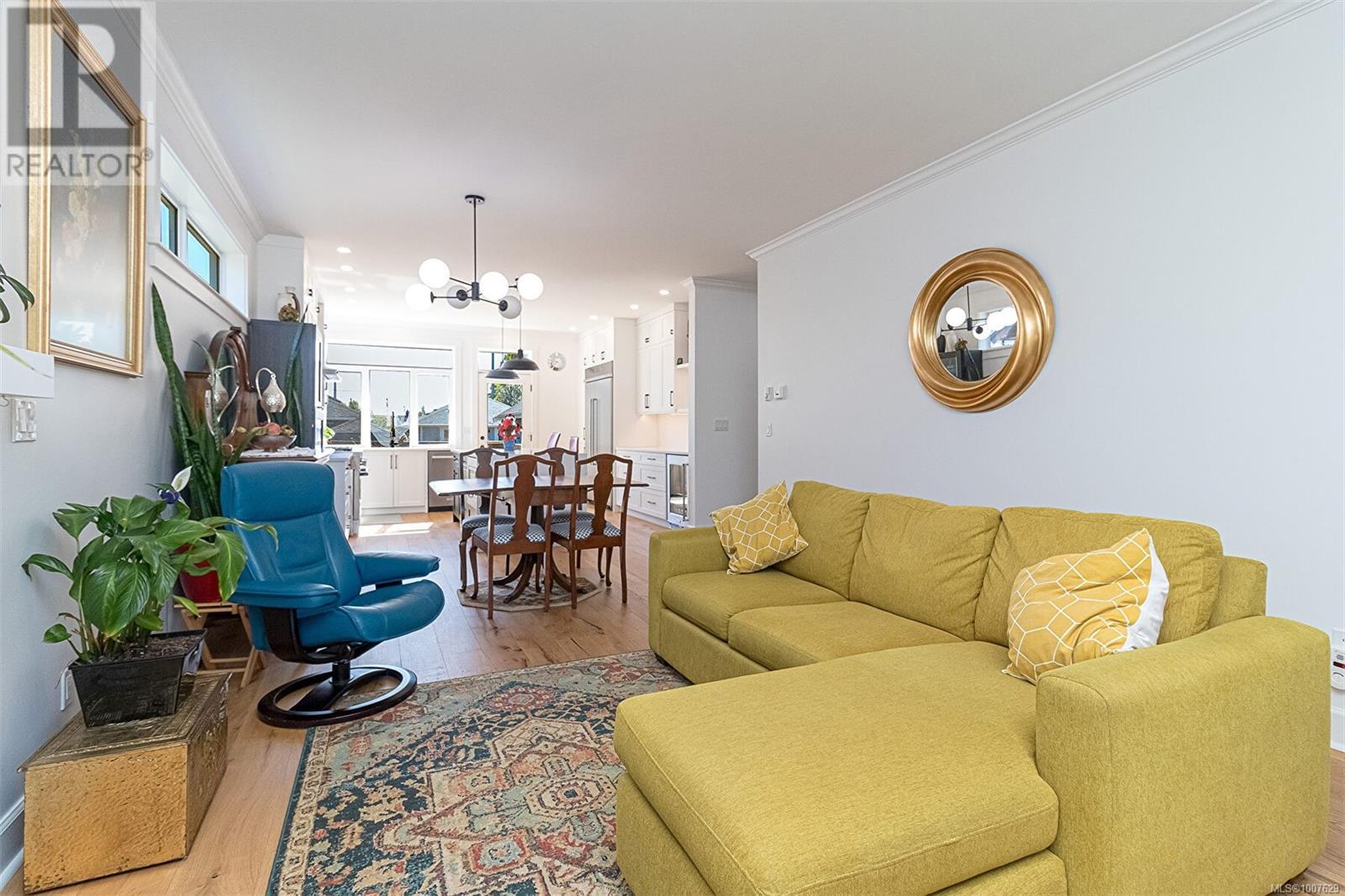 Photo 7 of 9625 Seventh St, Sidney BC