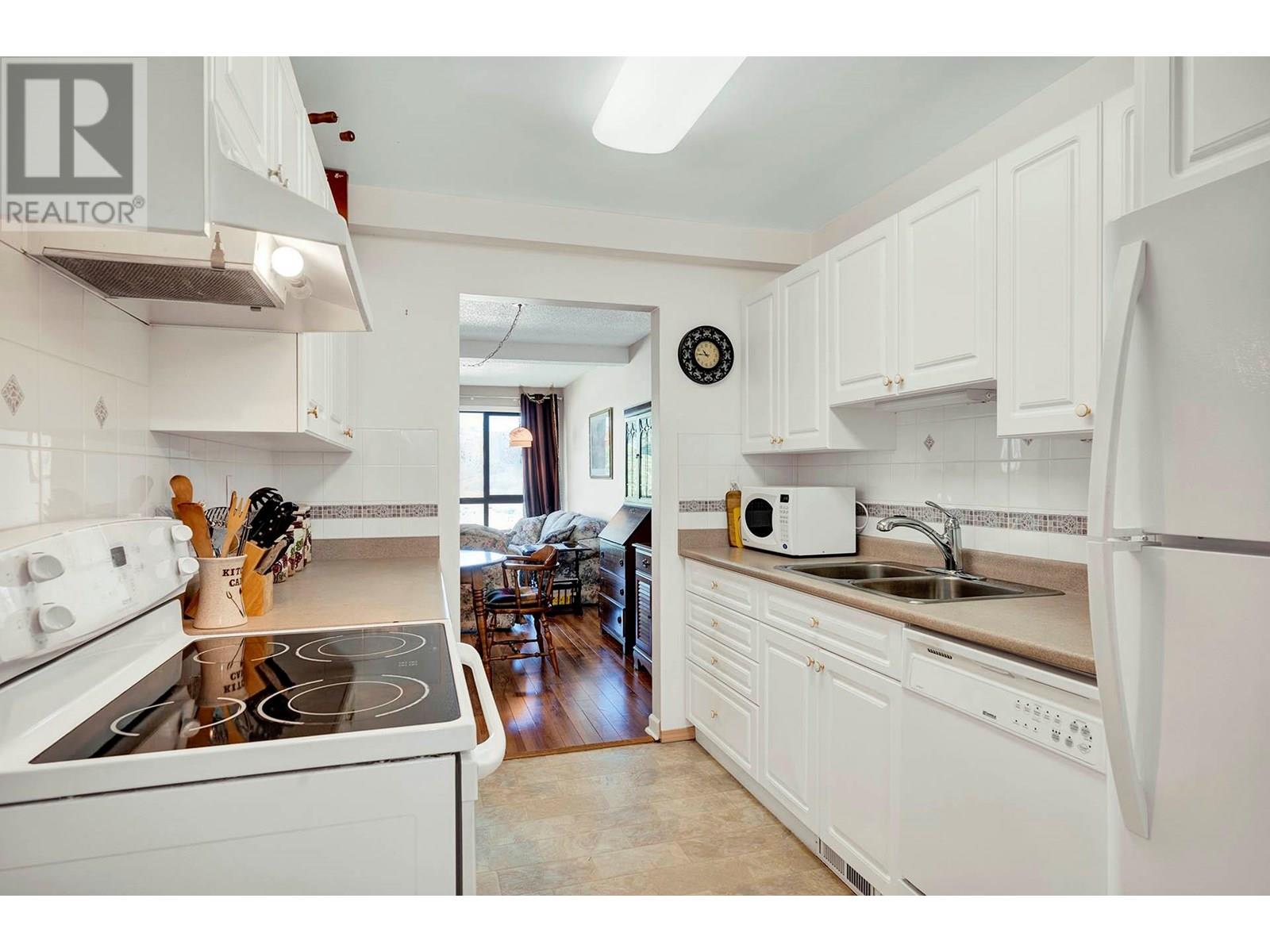 #13 137 MCGILL ROAD - 6