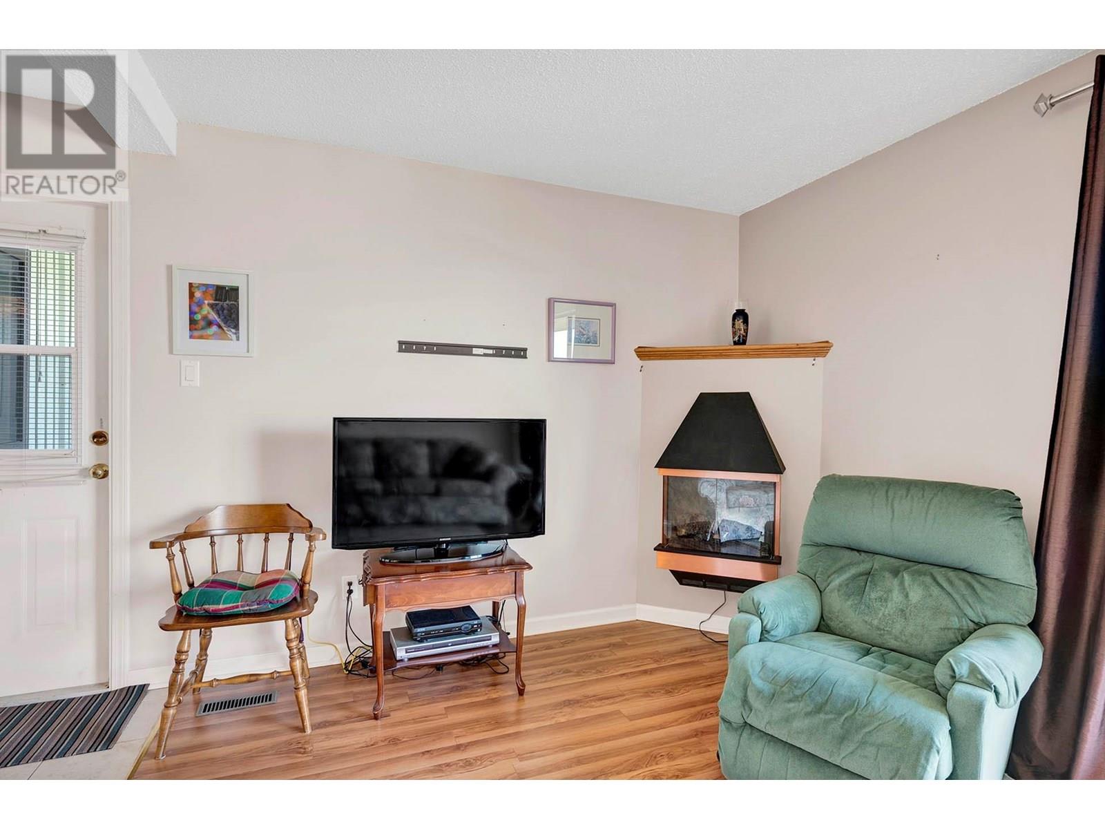 #13 137 MCGILL ROAD - 17