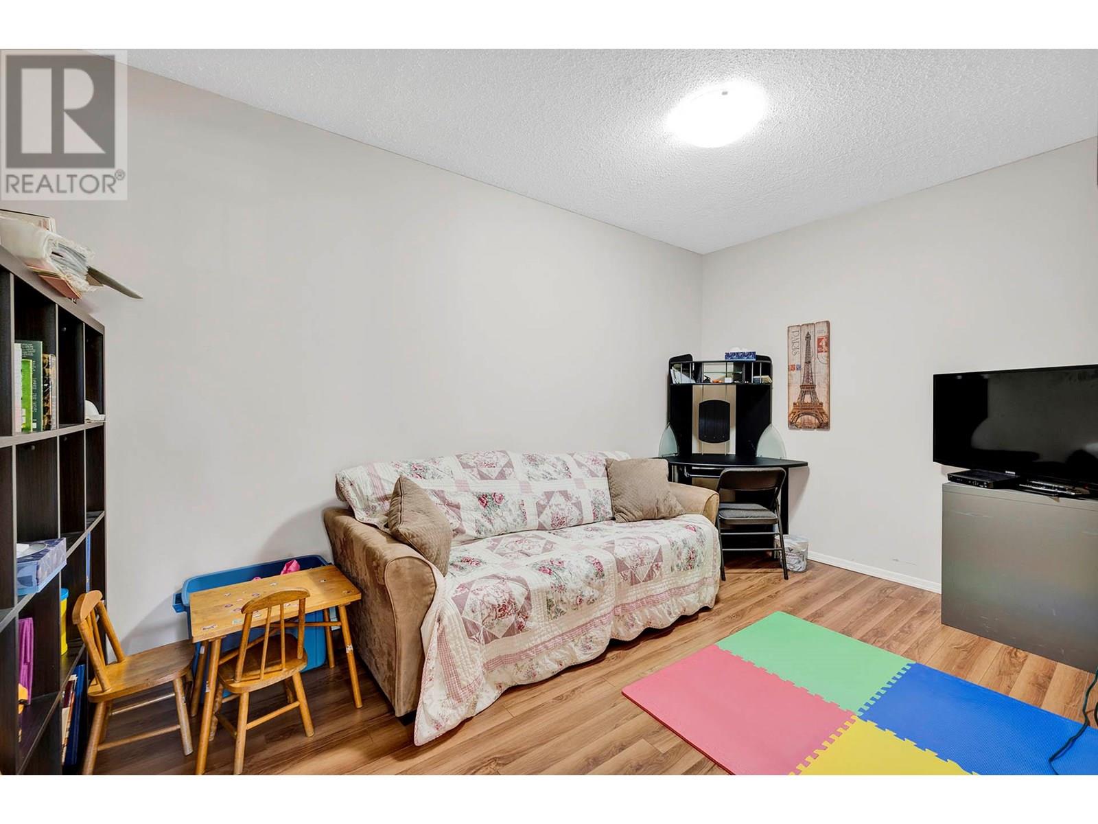 #13 137 MCGILL ROAD - 25