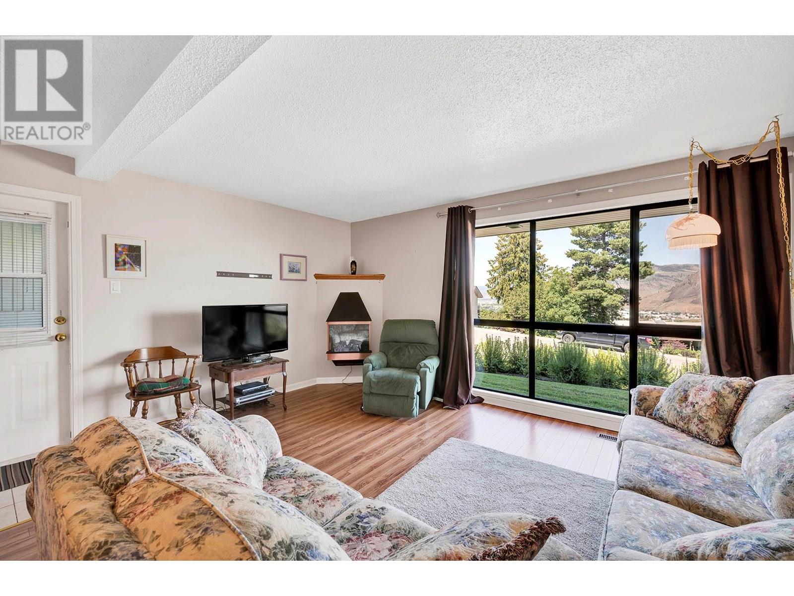 #13 137 MCGILL ROAD - 13