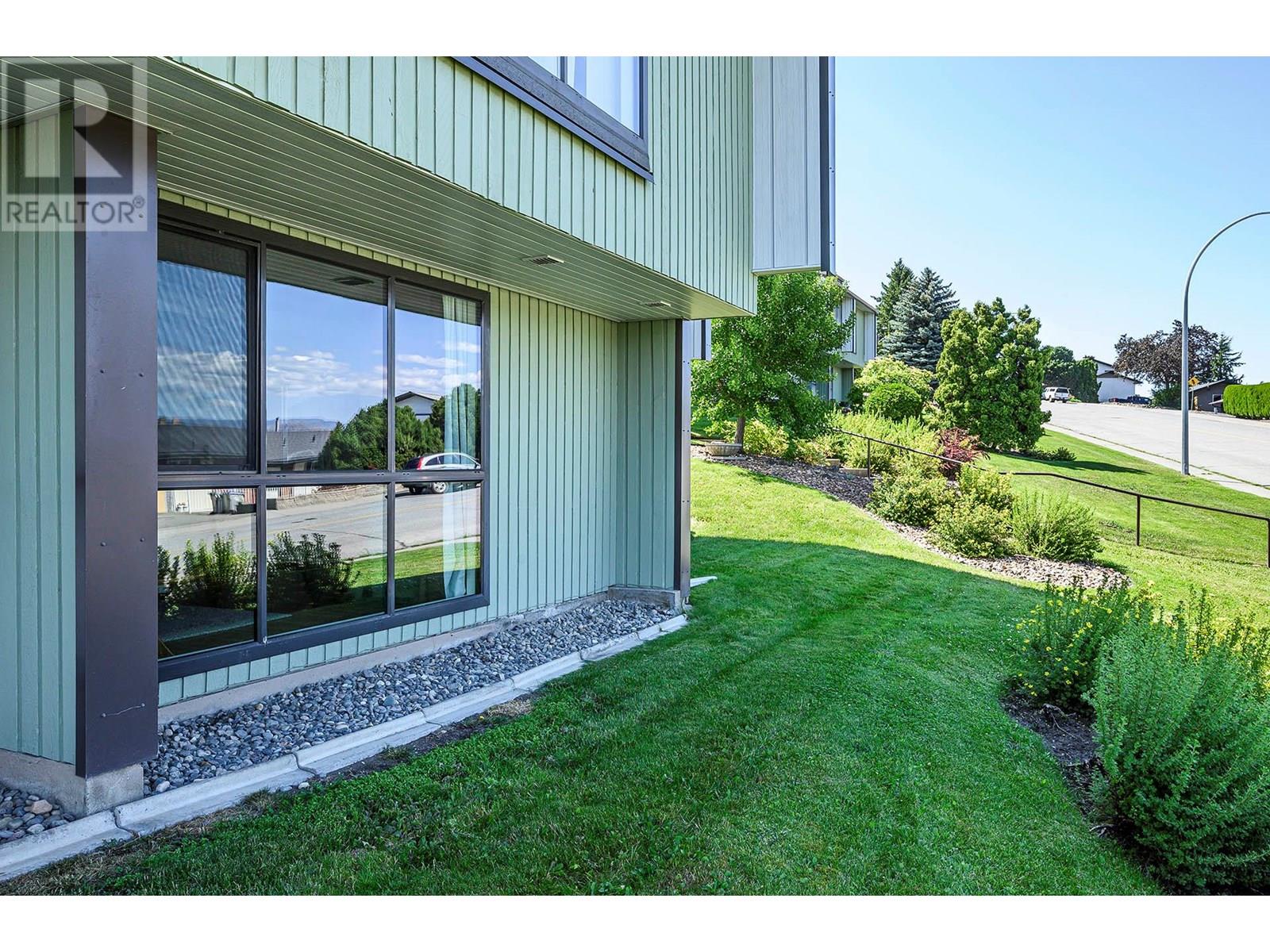 #13 137 MCGILL ROAD - 34