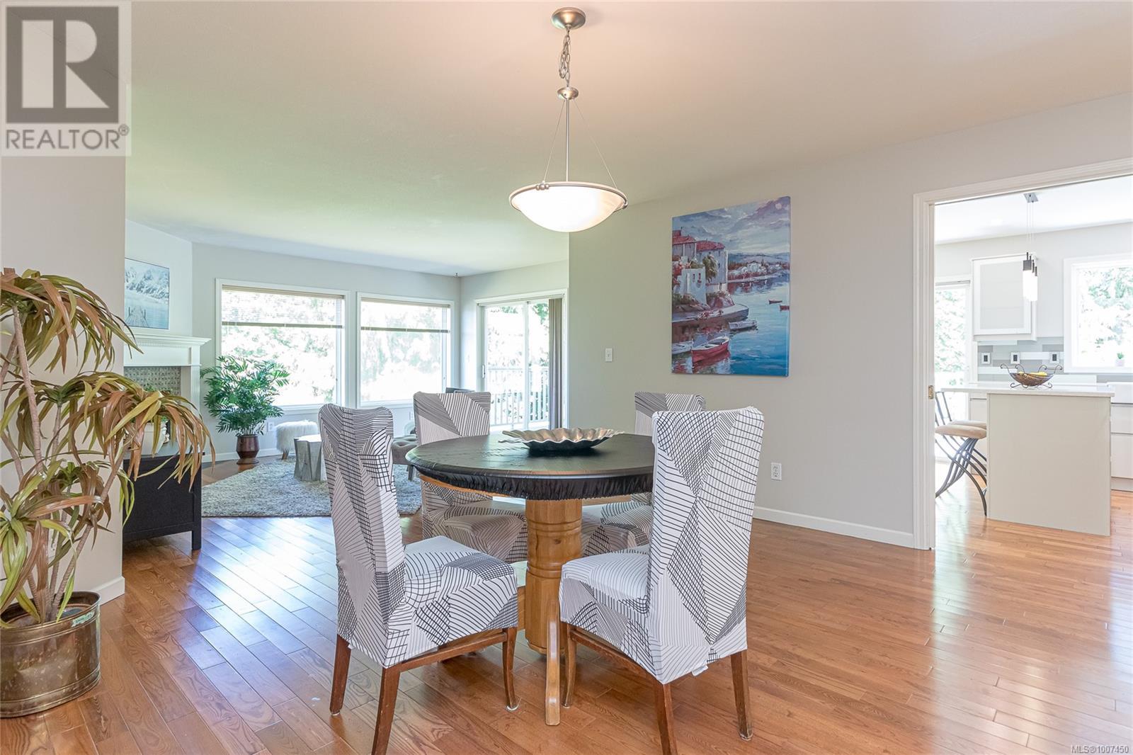 Photo 3 of 677 Windward Way, Qualicum Beach BC