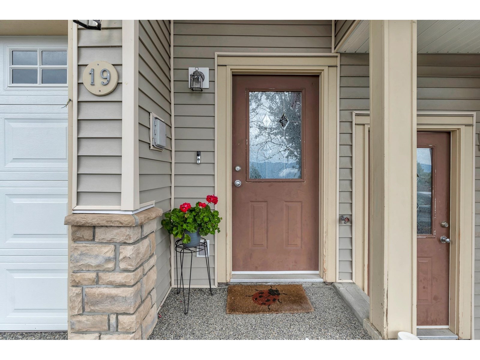 Photo 2 of 19 46858 Russell Road Promontory, Chilliwack BC