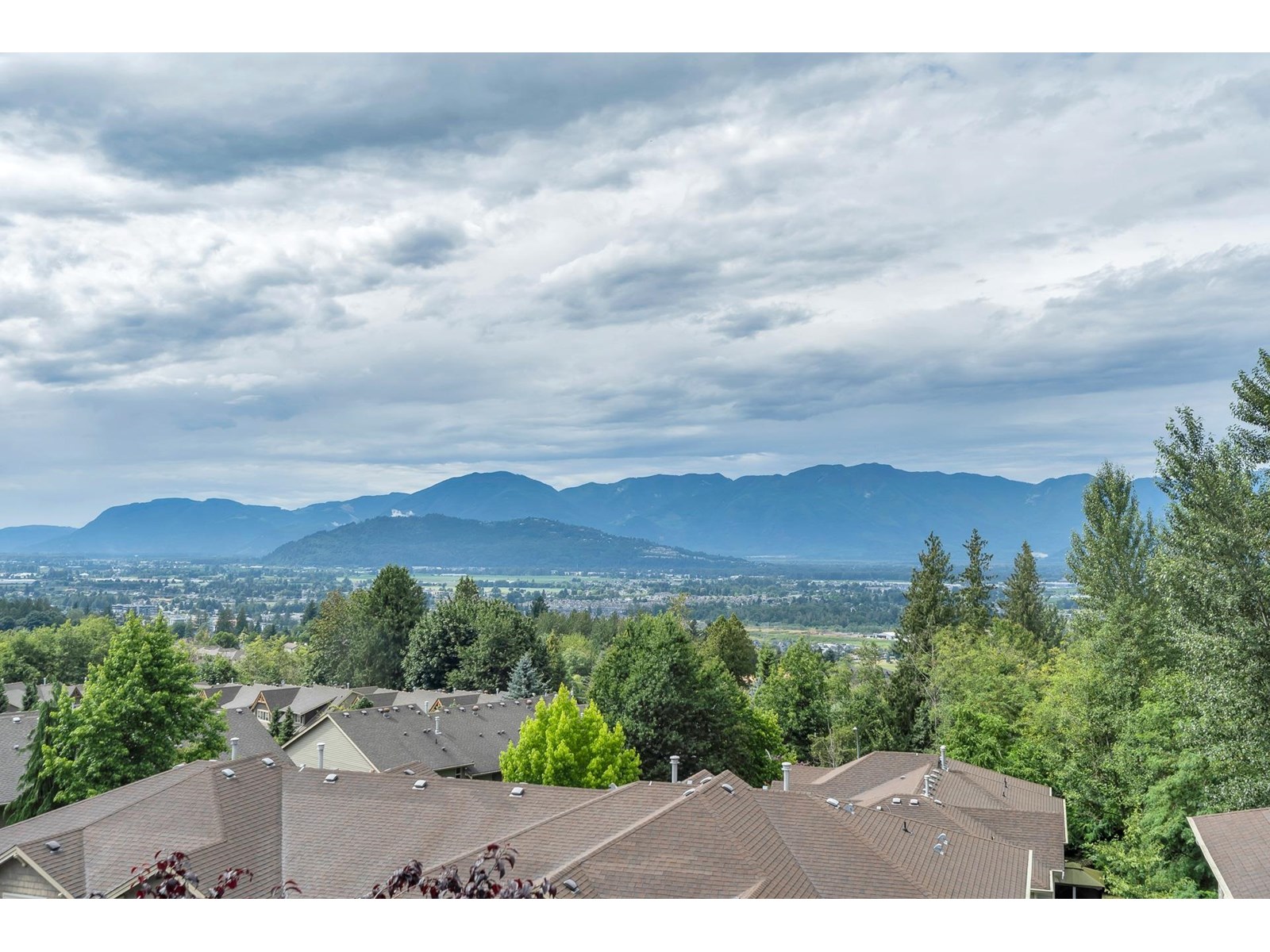 Photo 3 of 19 46858 Russell Road Promontory, Chilliwack BC