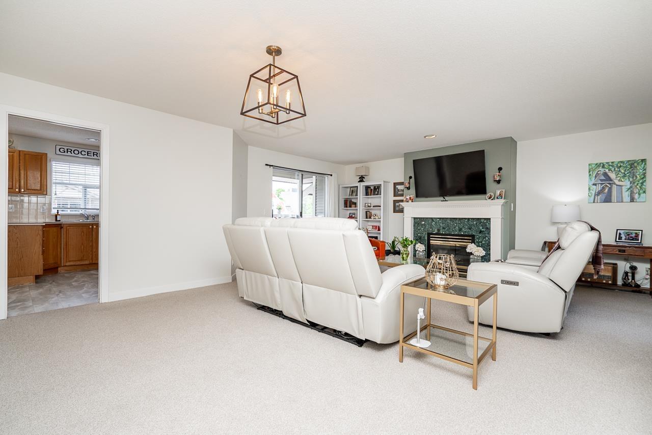 Photo 4 of 270 20391 96 Avenue, Langley BC