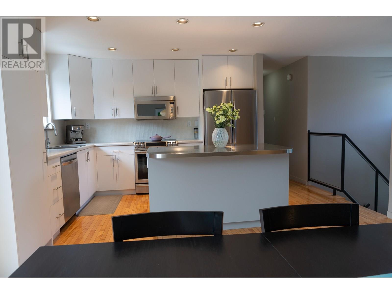 954 LINCOLN AVENUE, Port Coquitlam