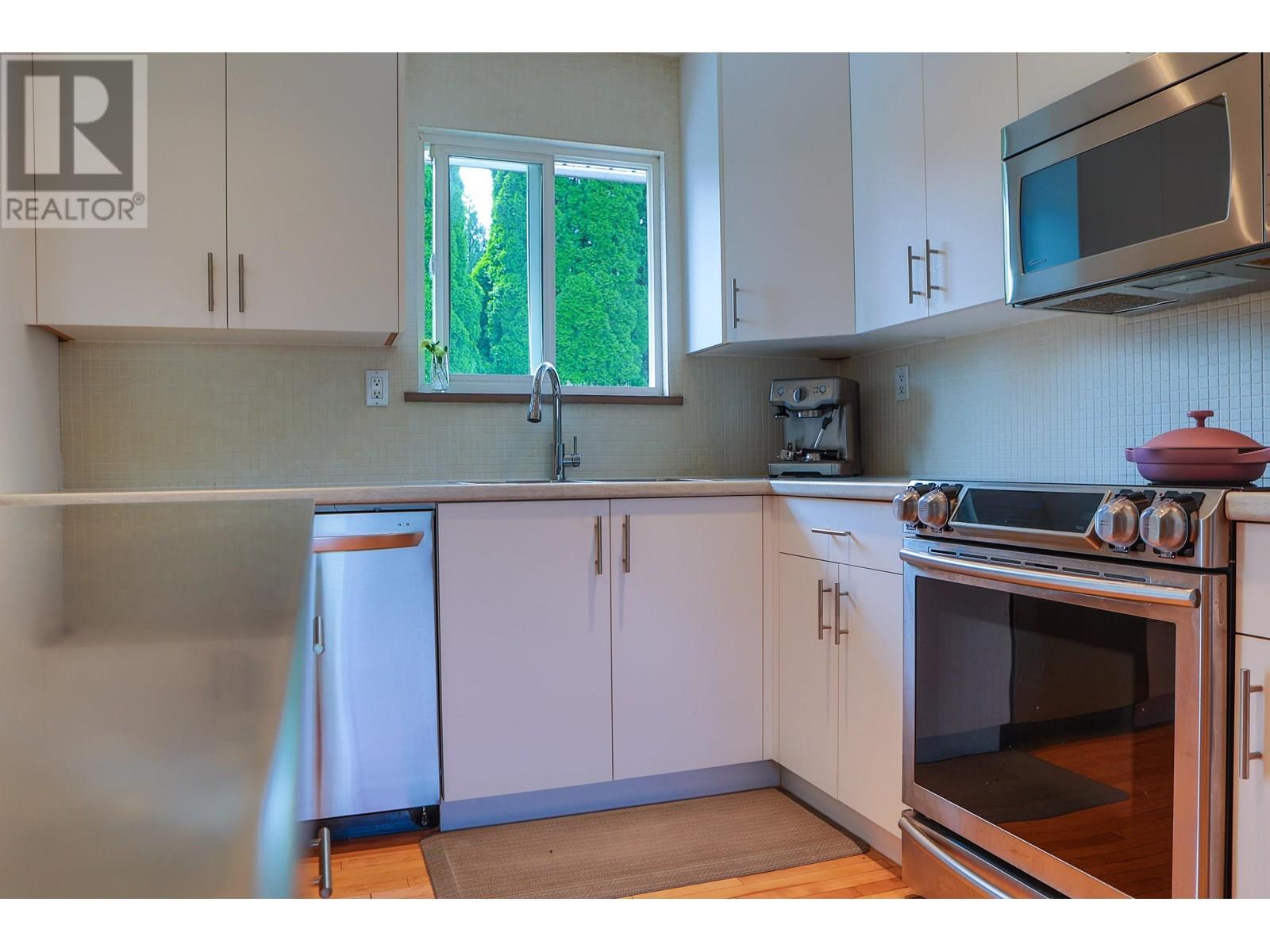 954 LINCOLN AVENUE, Port Coquitlam