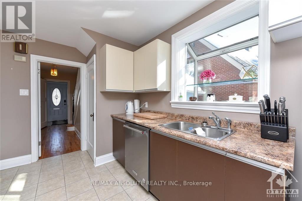 Photo 13 of 118 Ivy Crescent, Ottawa ON