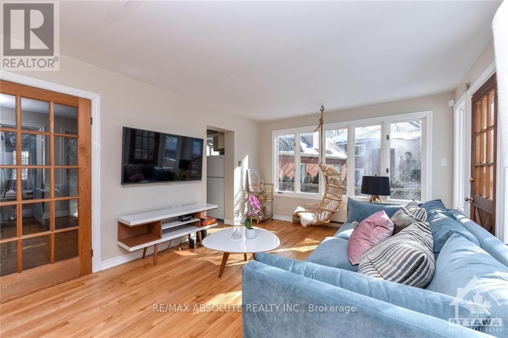Photo 1 of 118 Ivy Crescent, Ottawa ON