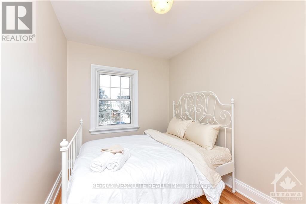 Photo 7 of 118 Ivy Crescent, Ottawa ON