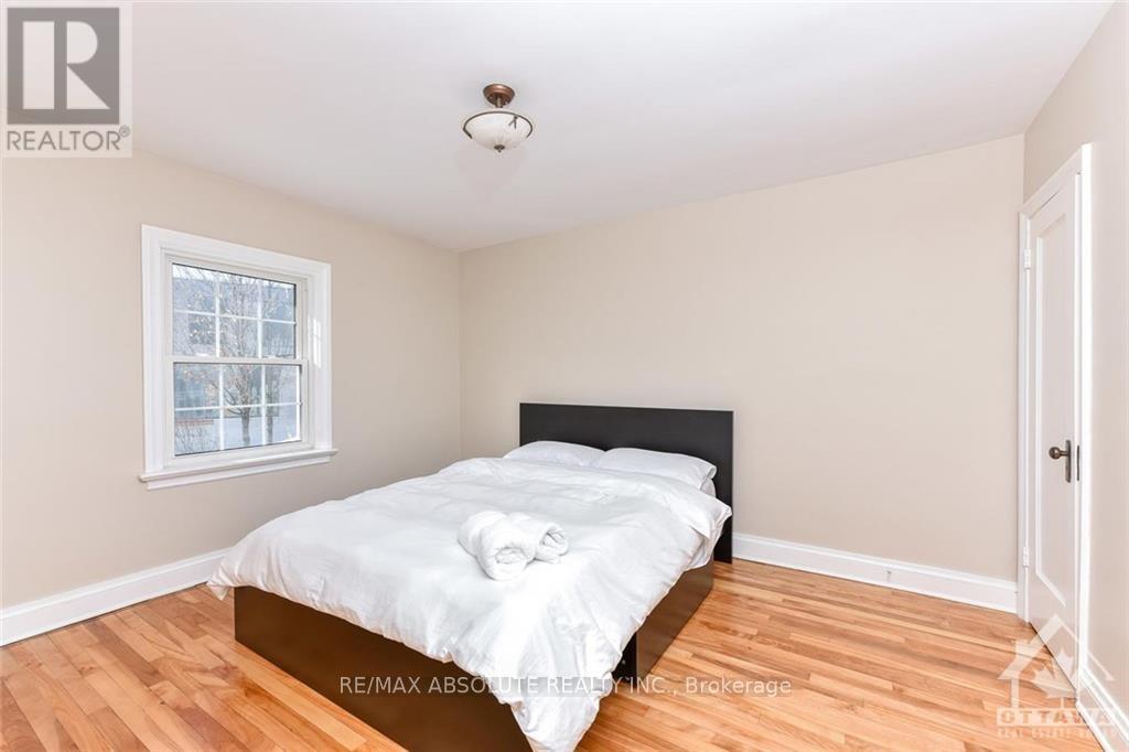 Photo 6 of 118 Ivy Crescent, Ottawa ON