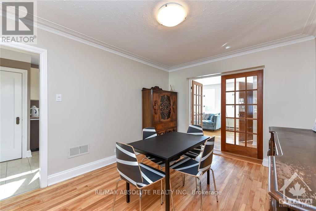 Photo 14 of 118 Ivy Crescent, Ottawa ON
