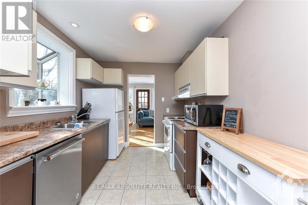 Photo 15 of 118 Ivy Crescent, Ottawa ON
