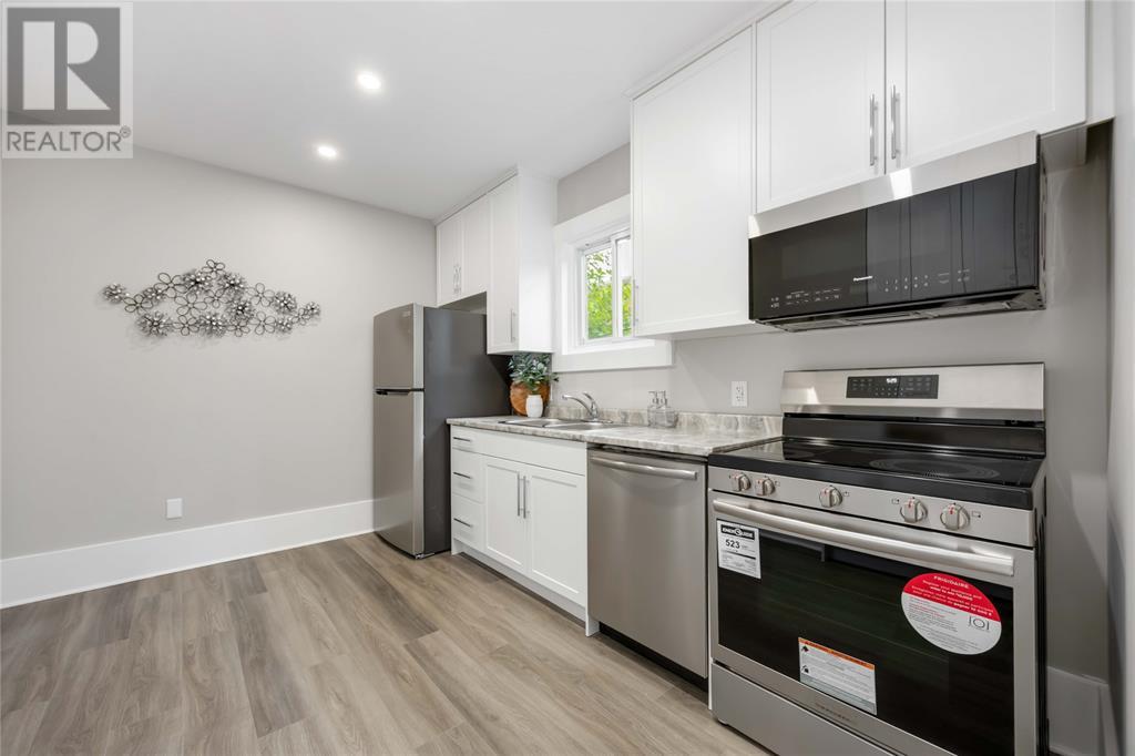 Photo 10 of 290 Cromwell Street, Sarnia ON