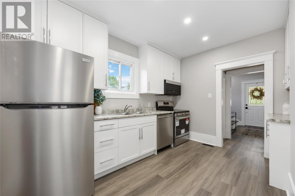 Photo 12 of 290 Cromwell Street, Sarnia ON