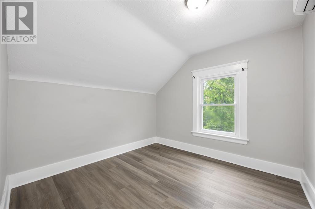 Photo 16 of 290 Cromwell Street, Sarnia ON