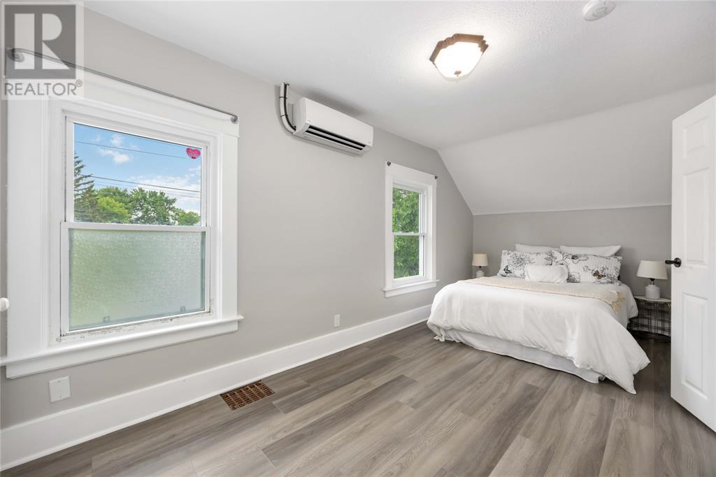Photo 18 of 290 Cromwell Street, Sarnia ON