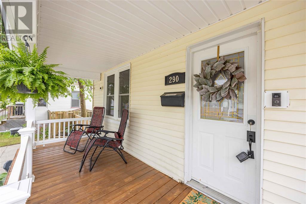 Photo 2 of 290 Cromwell Street, Sarnia ON