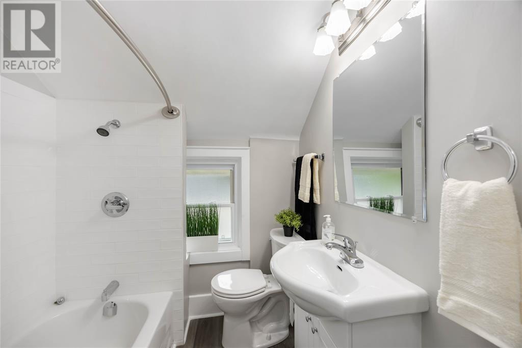 Photo 20 of 290 Cromwell Street, Sarnia ON